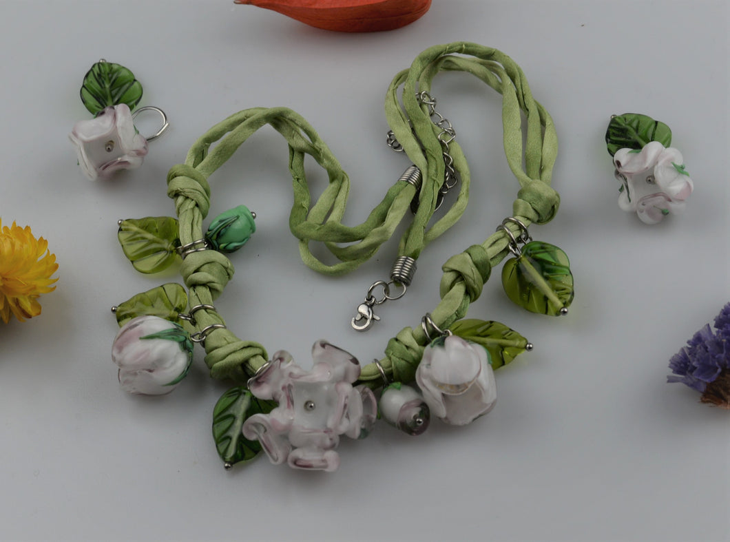 Glass flowers necklace and earings