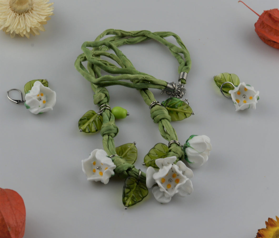 Glass flowers necklace and earings