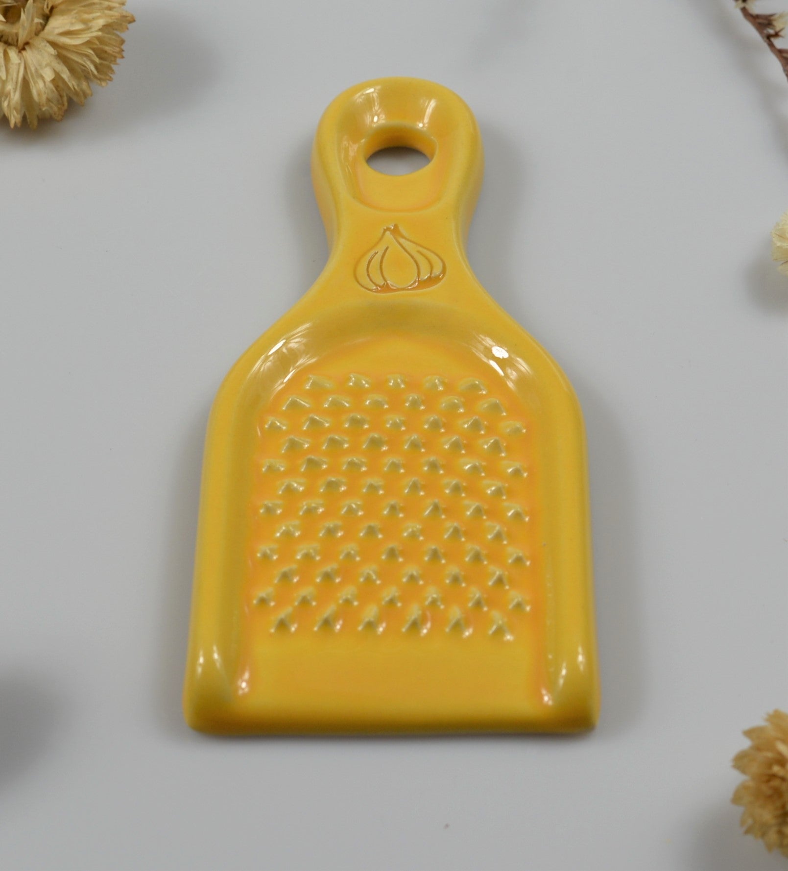 Ceramic garlic grater